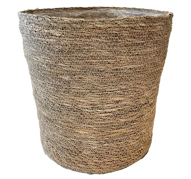 Flettet kurv med plast inderfor