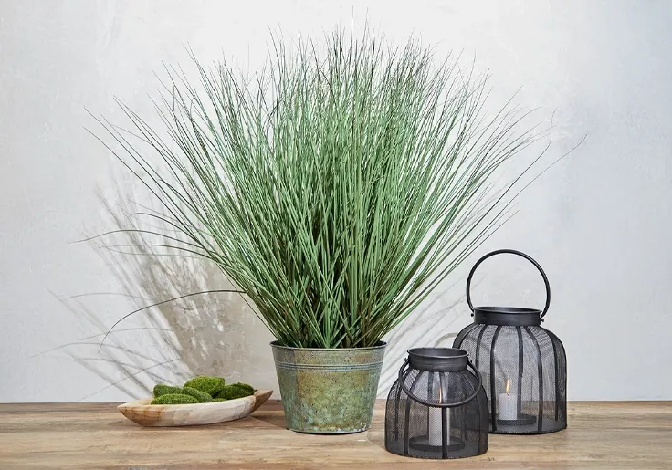 Kunstig bjørnegræs i fin zink krukke