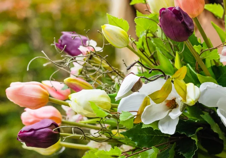 Blomsterbinder buket med kunstige blomster