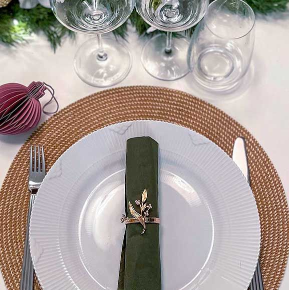 Juleborddækning med grøn serviet