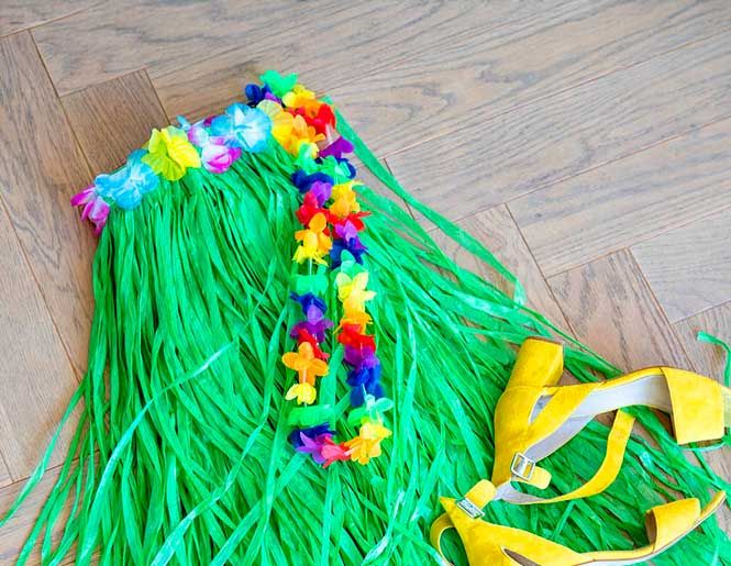 Grøn papir nederdel med gule sko