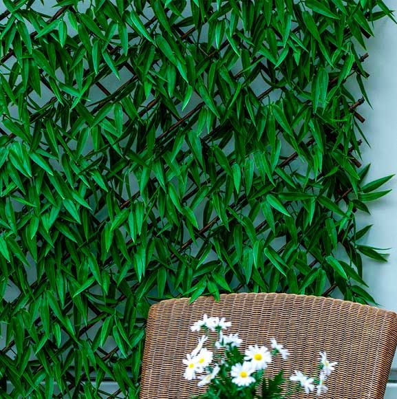 Grøn plantevæg på altanen