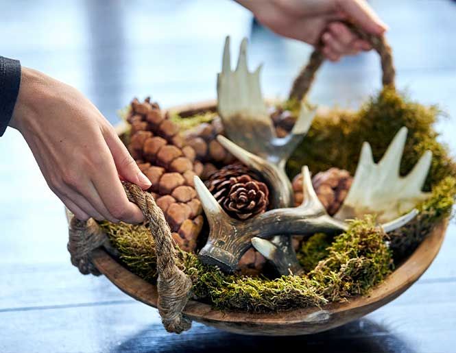 Vinterdekoration med mos i træskål