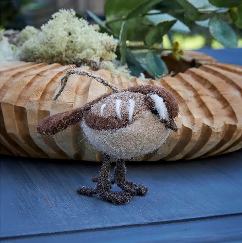 Fugl m ophæng, brun, filt, 9cm, kunstig fugl