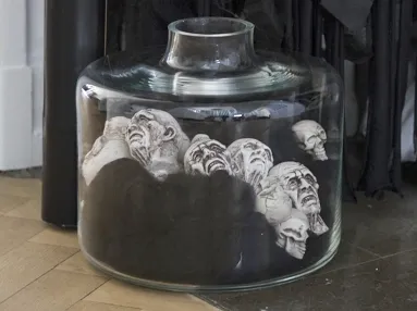 Kunstige små zombie hoveder af plast, god som skræmmende Halloween pynt