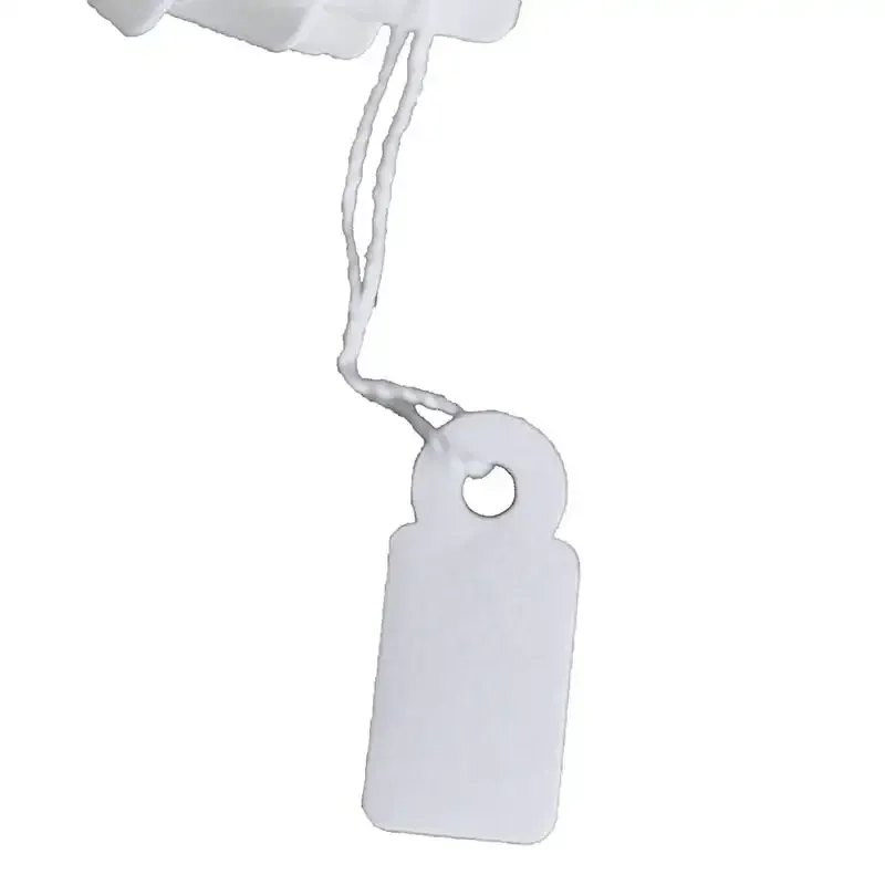 Hvide hængemærker med snor fra Brøndsholm