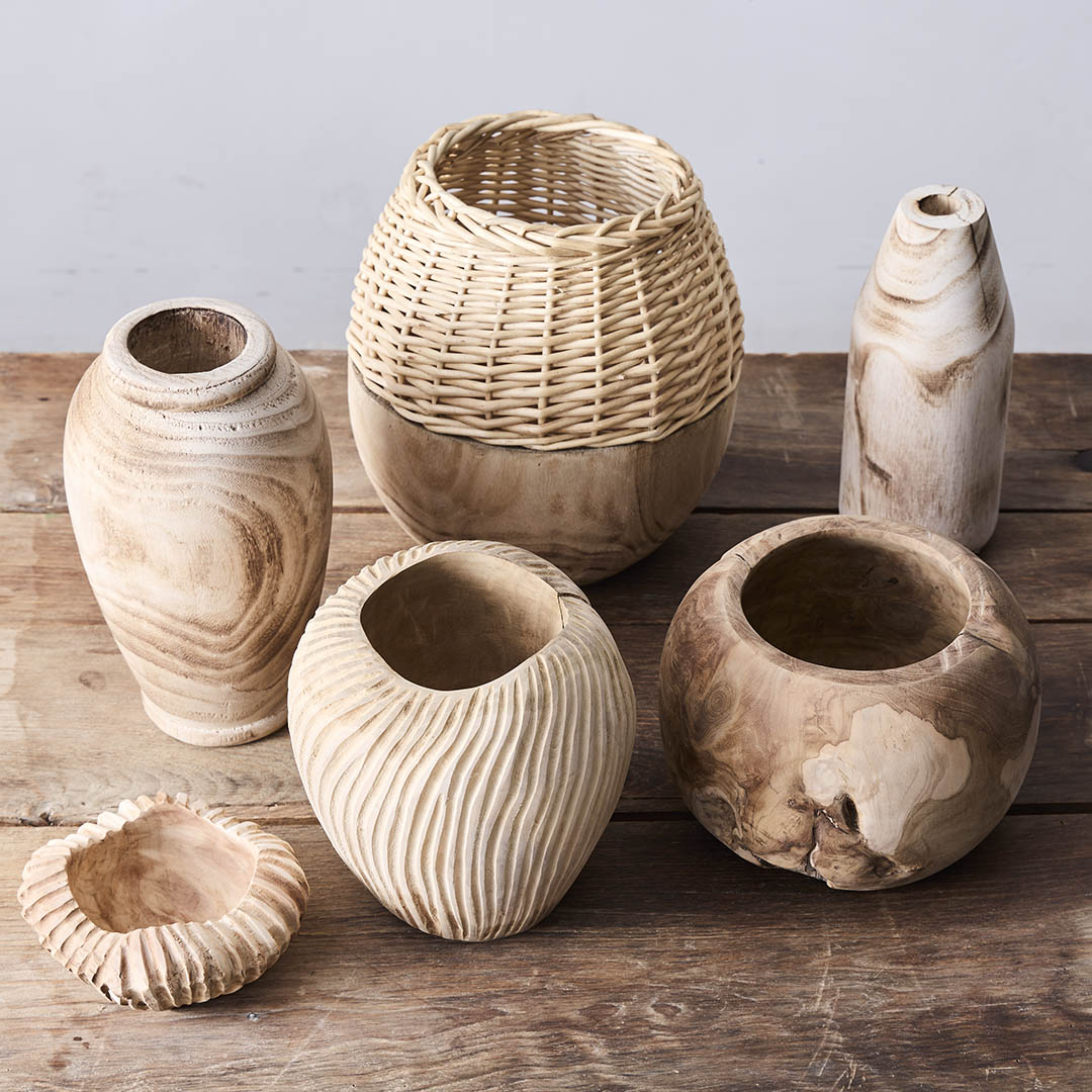 smukke vaser og krukker i træ