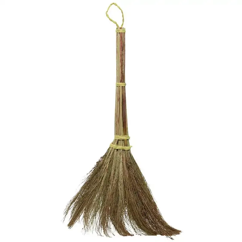 Køb Dekorations kost i natur materiale. 90cm hos Brondsholm.dk