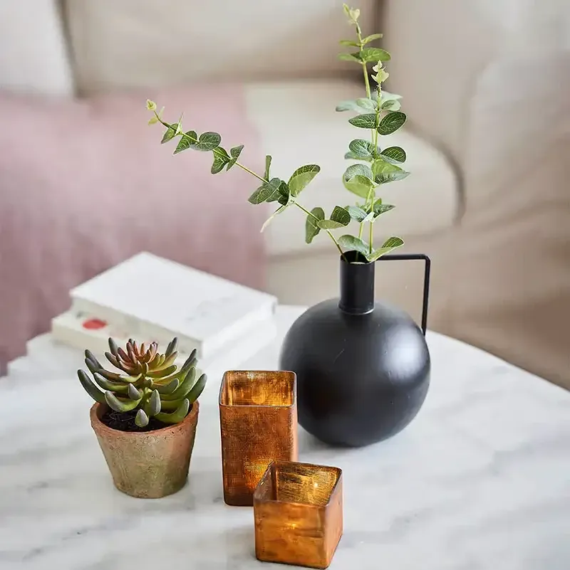 Køb Firkantet lysestage, fyrfadslys, 8x8cm H:13cm hos Brondsholm.dk