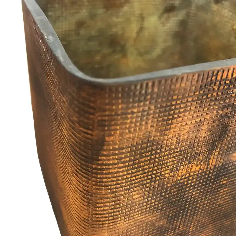 Køb Firkantet lysestage, fyrfadslys, 8x8cm H:7,5cm hos Brondsholm.dk