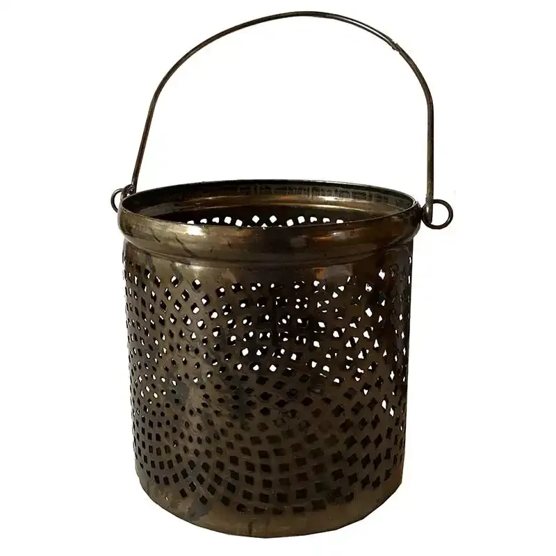 Køb Fyrfadslys holder i metal hos Brondsholm.dk