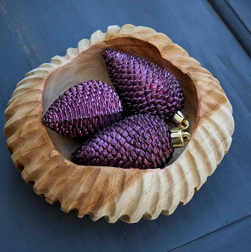 Køb Grankogler, 8cm med ophæng og glimmer, i 6 stk/pk, Lilla hos Brondsholm.dk