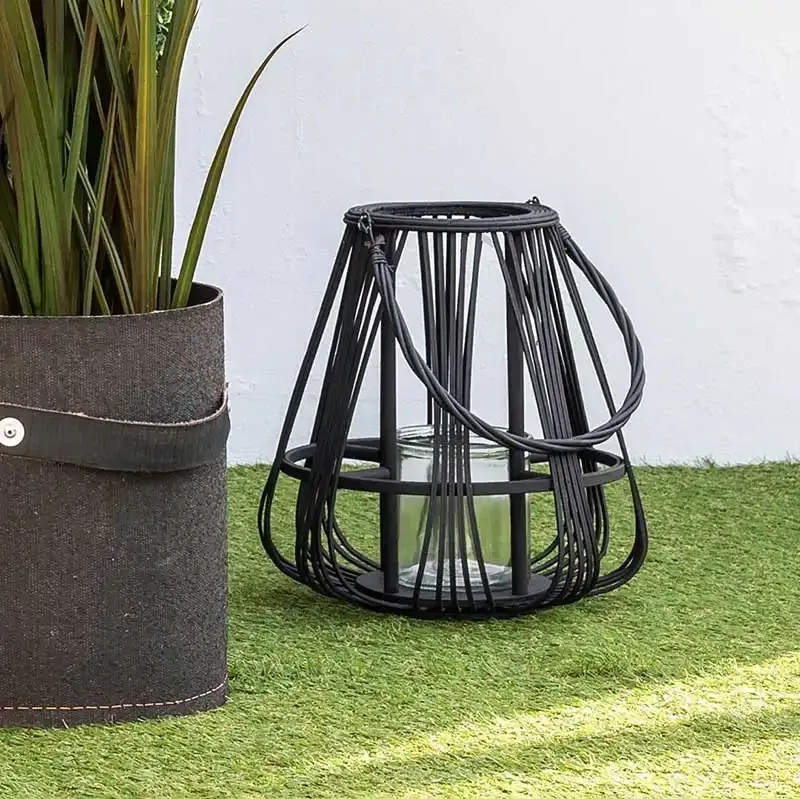 Køb Håndlavet lanterne i bambus m håndtag, 32cm hos Brondsholm.dk