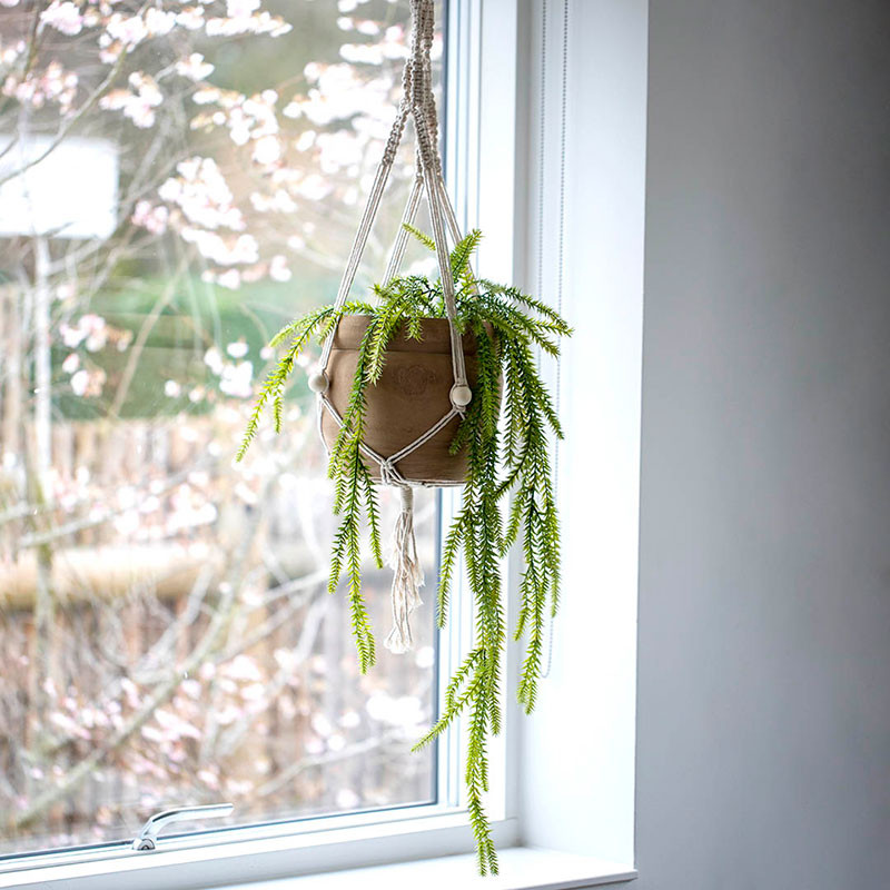 Køb Hænge krukke i kejsertræ m macrame snor hos Brondsholm.dk