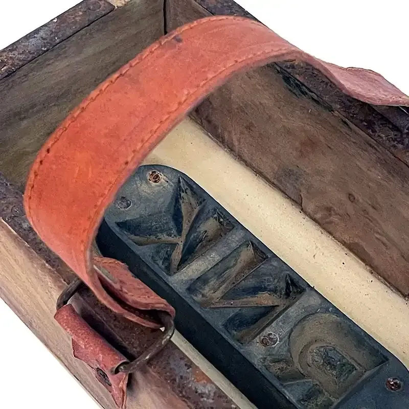 Køb Murstensform m læder hank, genbrugstræ, 32cm