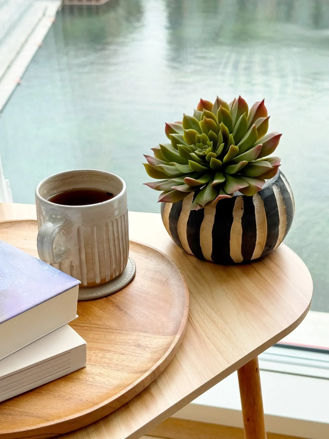 Krukke i træ, sort og hvid - Brondsholm