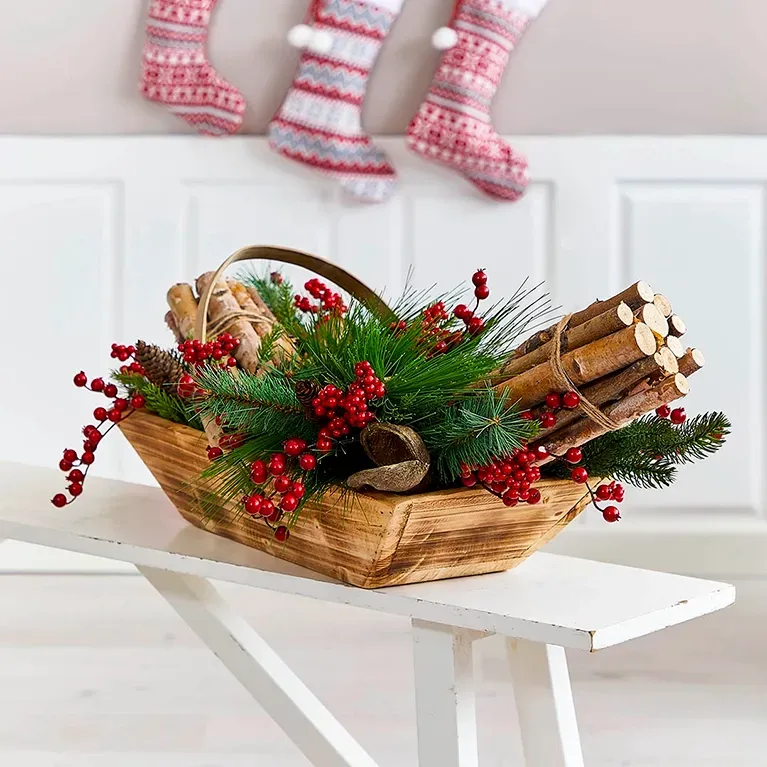 Trækurv med kunstige grangrene, trægrene og bærgrene