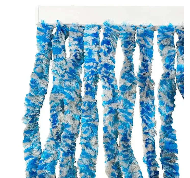 Trådgardin i blå til campingvogne closeup