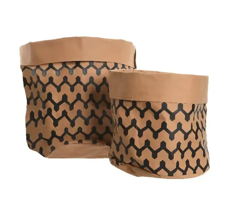 Poser af papir med zik zak mønster til dekoration natur farvet