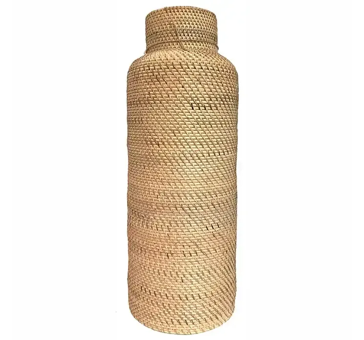 Vase af rattan i natur farvet