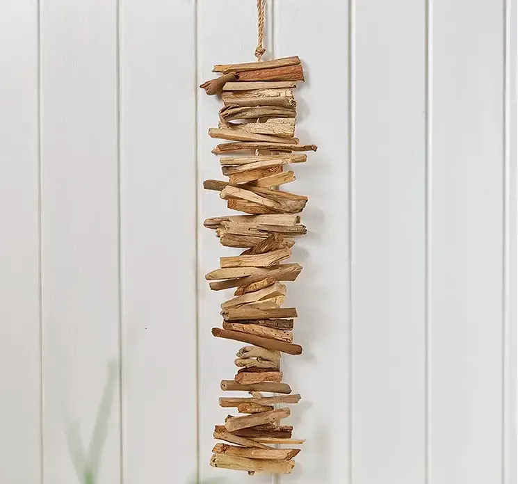 ranke af træ drivtømmer look a like naturfarvet vist på trævæg