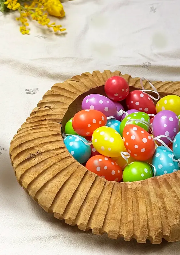 Brøndsholm - påskedekorationer - træfad med påskeæg