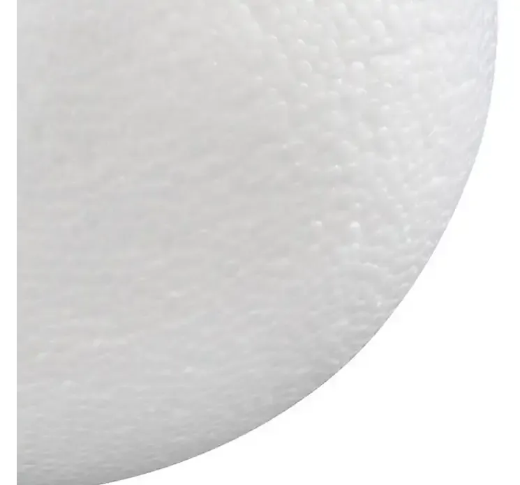 Kugle af styropor i hvid closeup