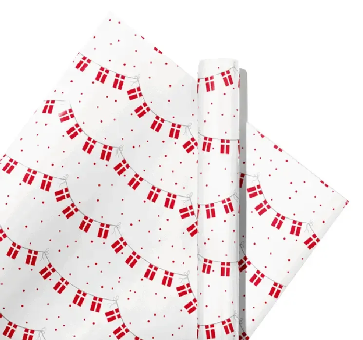 Gavepapir med små Dannebrogsflag i rød og hvid