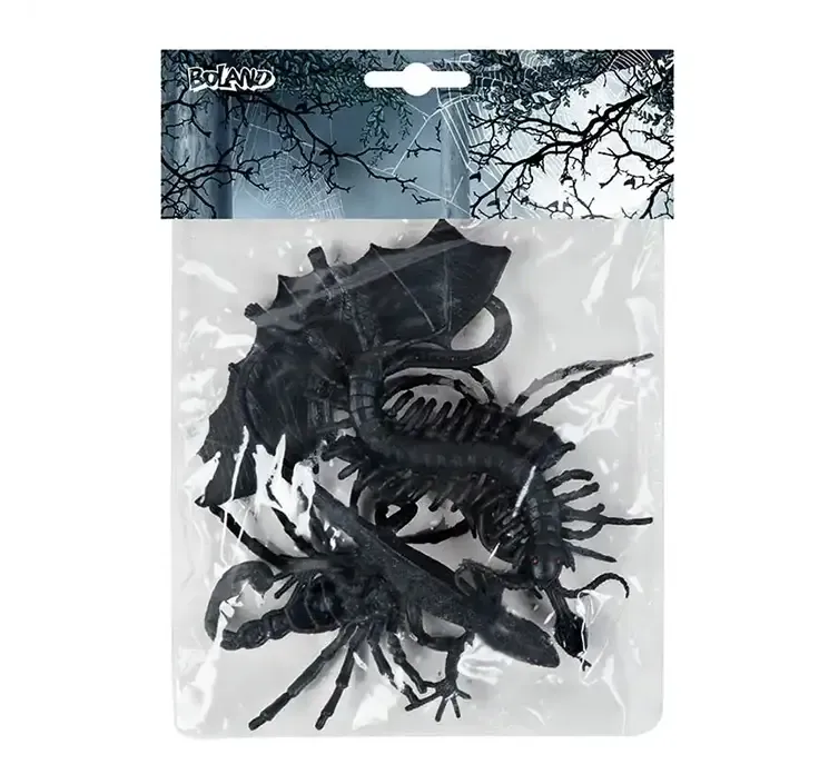 Insekter som kunstige edderkopper slanger firben og flere af plast i sort kunstige dyr vist i pose