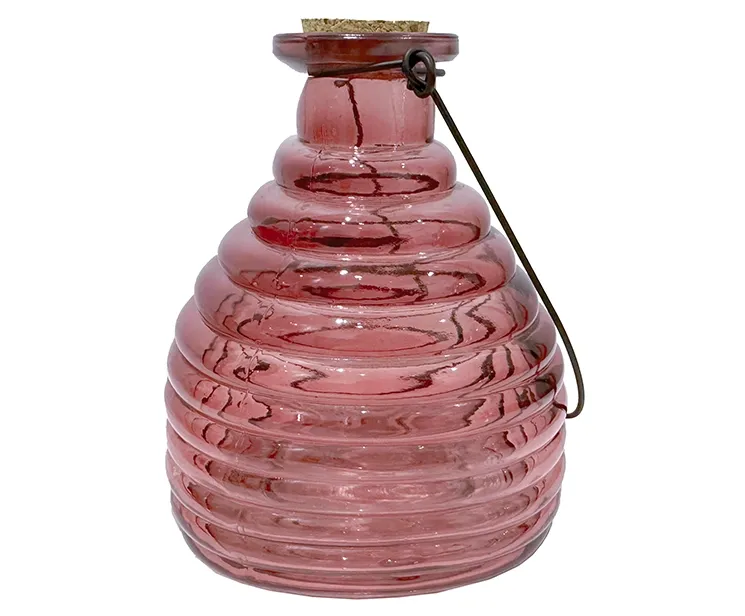 hvepsefanger i blommefarvet glas med korkprop til ophæng