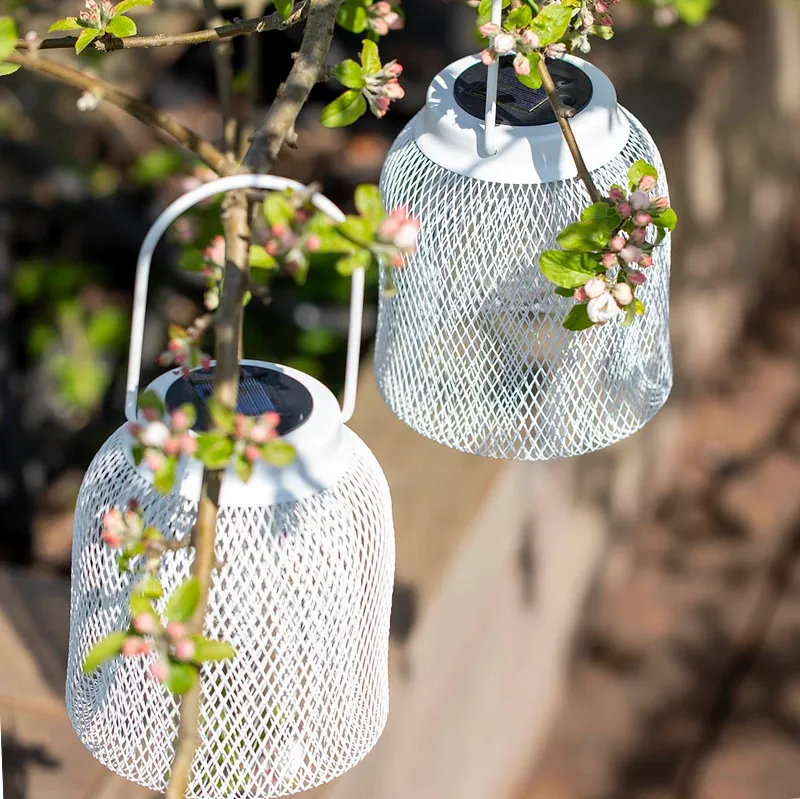 Små fine solcelle lanterner med ophæng i hvid