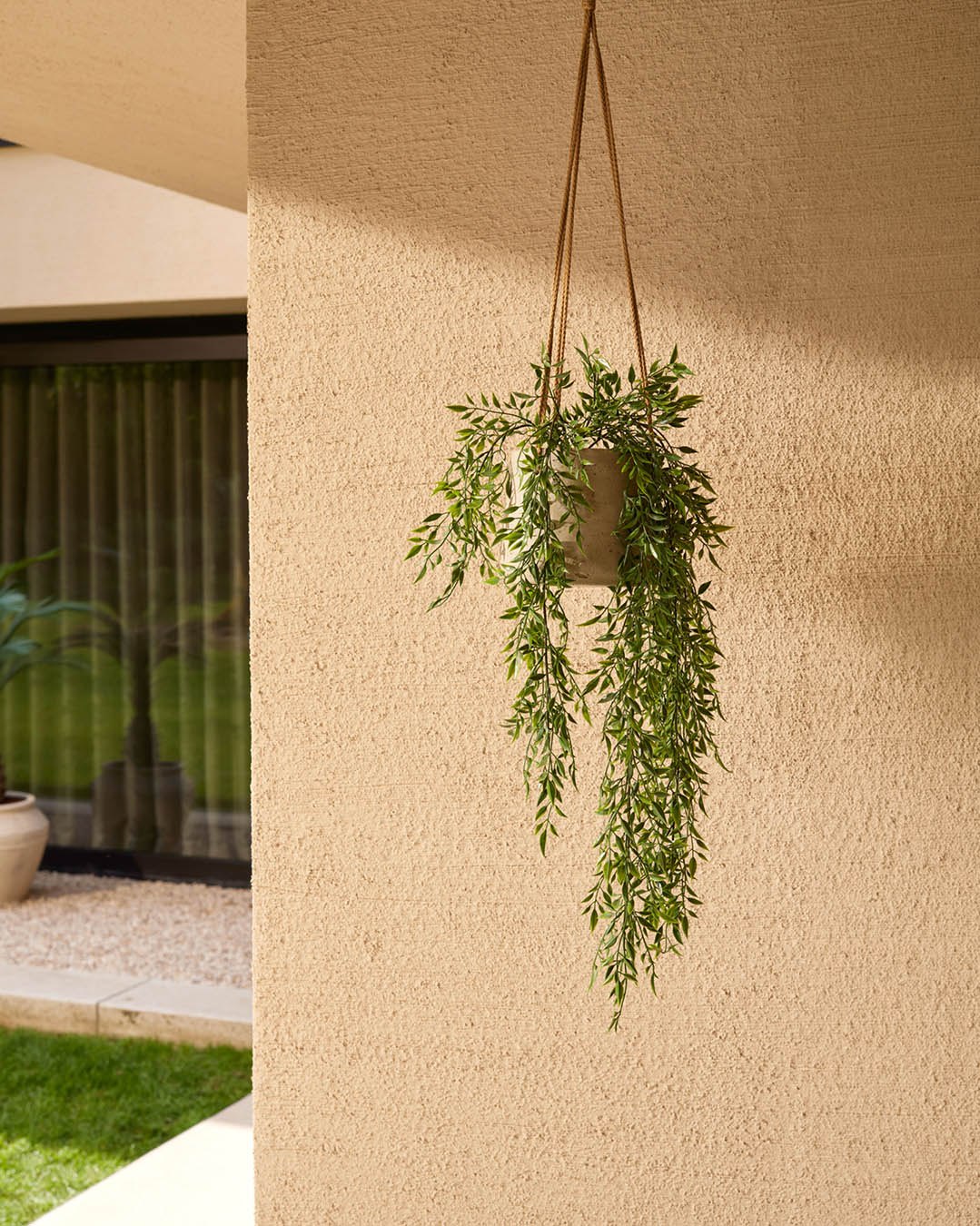 Lidt grønt kan gøre en stor forskel🌿
Med en hængende, UV-beskyttet bambus får du et naturligt udtryk på terrassen eller altanen, uden vanding eller vedligeholdelse. Nem, enkel og klar til at skabe stemning.🌿
*potten følger ikke med.
#brøndsholm #terrassehygge #kunstigeplanter #bambus #udeliv #terrasseinspiration #altanhygge #uv