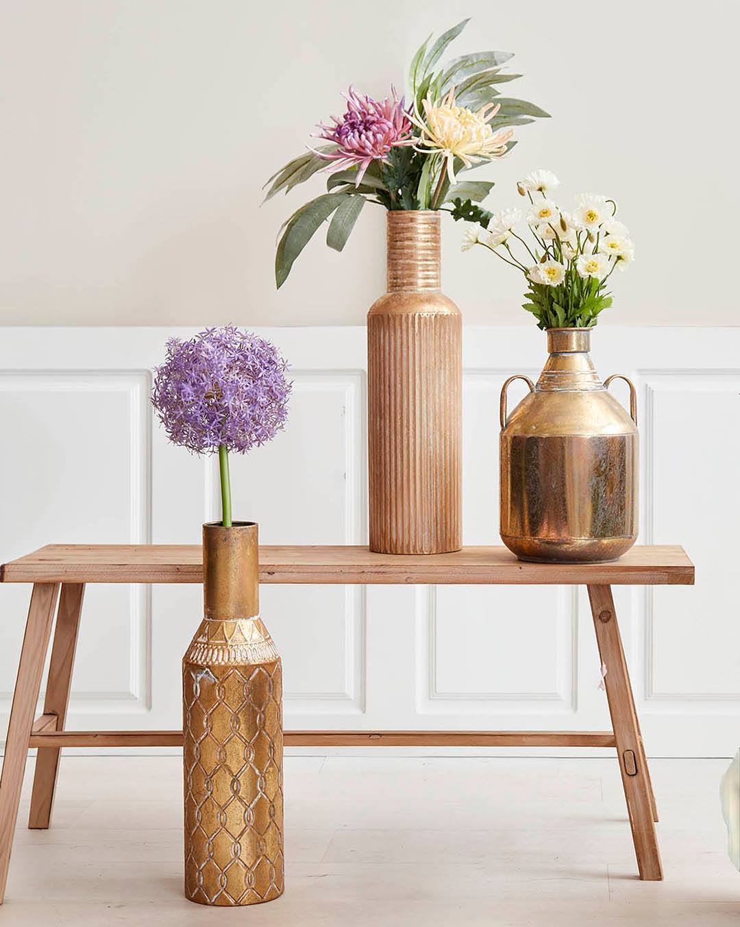 🌺Vaser på tilbud, SPAR minimum 25%🌺
Den rette vase kan løfte både blomster og indretning 🌿

Mix dine yndlingsvaser med ægte eller kunstige blomster og skab et personligt udtryk, der passer perfekt til dit hjem. Fra elegante borddekorationer til smukke gulvvaser, mulighederne er mange.

✨Rabatten gælder t.o.m. fredag 31/7-26

#brøndsholm #vaser #boligindretning #kunstigeblomster #interiør #homedecor  #indretmedstil #metalvaser #brugskunst