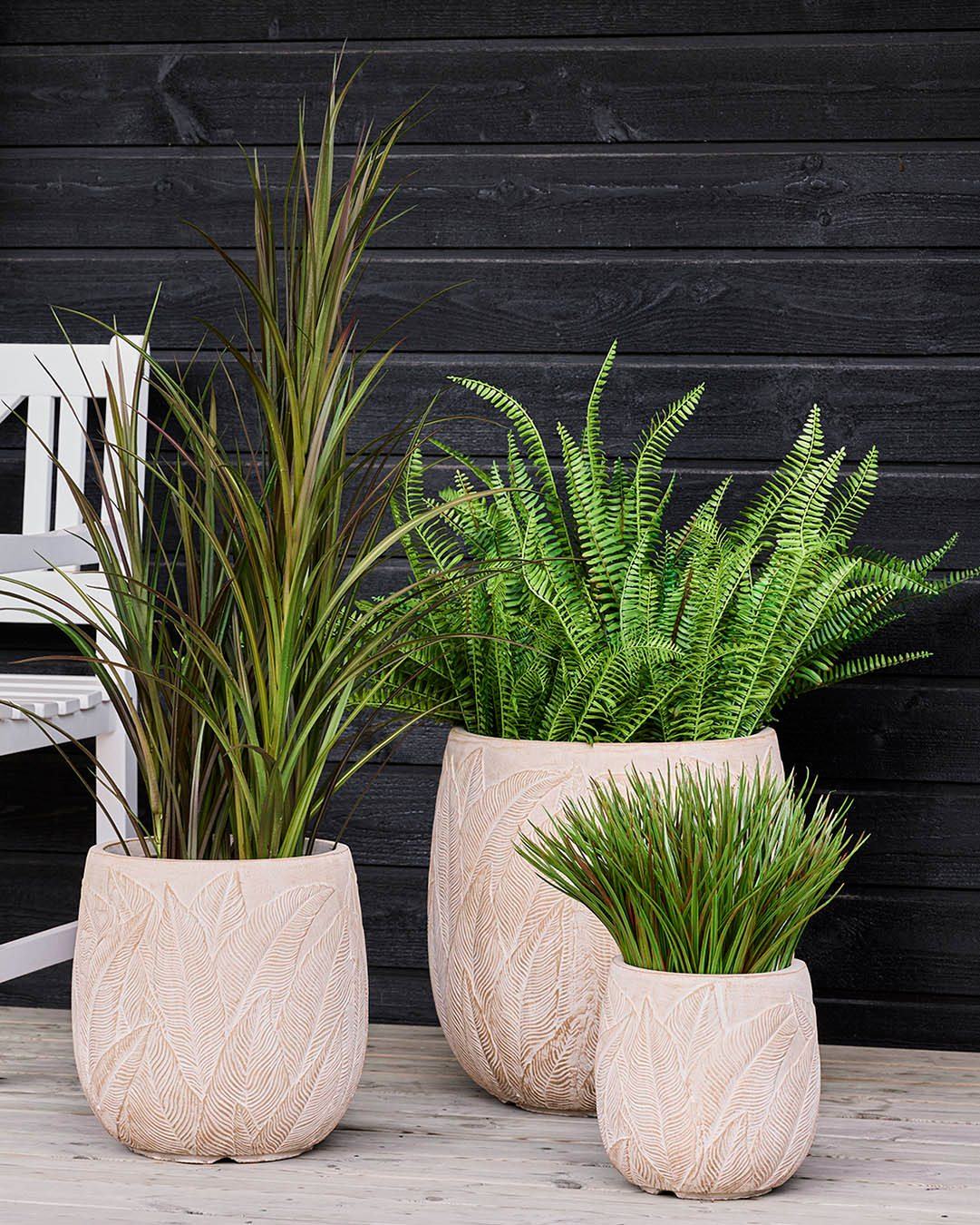 Skal du snart på ferie, men har ikke nogen til at passe planterne på terrassen eller altanen? Hvorfor så ikke vælge flotte uv-beskyttede kunstige planter, de står flot året rundt, også når du kommer hjem🌿

#brøndsholm #kunstigeplanter #udeplanter #udeliv #uvbeskyttet #grønneplanter #haveliv #altanhygge