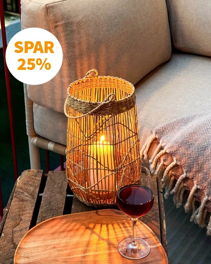Der er noget magisk ved en sommeraften med det rette hyggelys. Denne uge er lanterner vores fredagsfavorit - og du kan SPARE 25%. Find din favorit og skru op for hyggen. ✨

🏮 Mange stilarter at vælge imellem
✨ Perfekt til lange sommeraftener
⌚ Rabatten gælder fra 8/5 t.o.m. 15/5-26

👉 Find din lanterne via link i bio

#brøndsholm #lanterner #hyggelys #udeliv #terrasselys #altanhygge
