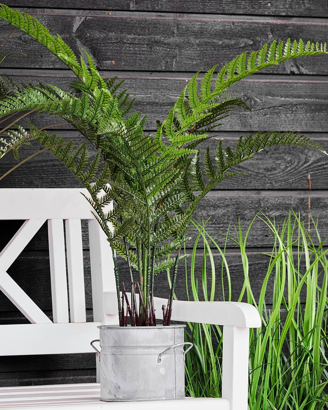Giv hjemmet et grønt pust, og uden bøvl! Vores kunstige bregne på 90 cm er UV-beskyttet, klar til udendørs og indendørs brug og den bevarer sin smukke farve året rundt.🌱

#brøndsholm #kunstigeplanter #bregne #kunstigbregne #ingenvedligeholdelse #udeliv #altanhygge #terrasseliv #indretningsinspiration