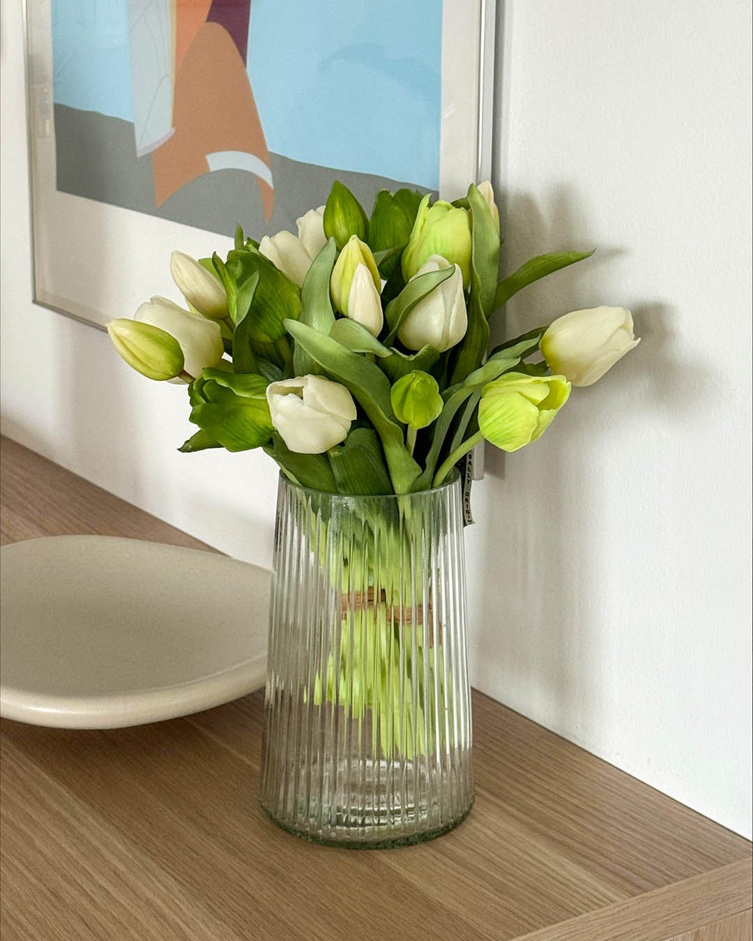 Real touch tulipaner 🌷
Hvide og grønne, tidløse og så fine 🤍💚
Mix med andre farver for ekstra wow ✨

#brøndsholm #tulipaner #kunstigetulipaner #naturtrotulipaner #kunstigeblomster #tulipanbuket #realtouch #boliginspiration #evighedsblomster