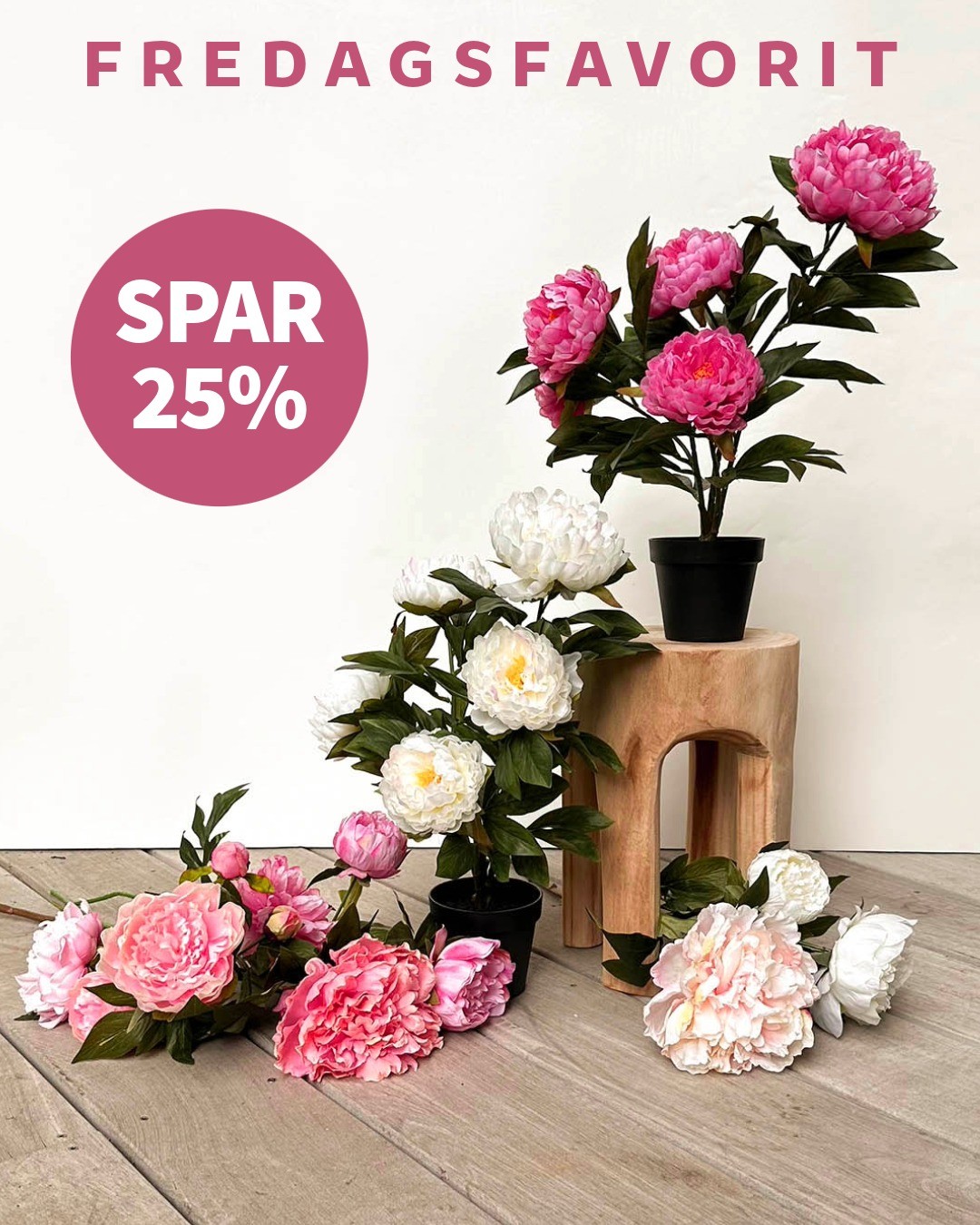 Fredagsfavoritten er landet🌸 Og denne uge har vi givet ordet til dronningen selv - pæonen. Kunstig? Ja. Smuk? Absolut. Visner? Aldrig.

🌸 Udvalg af pæoner på stilke, buketter og i potter
💧 Kræver ingen vand eller pasning
⌚ Rabatten gælder fra 15/5 t.o.m. 22/5-26
👉Find dine pæoner via link i bio

#brøndsholm #kunstigeblomster #pæoner #fredagsfavorit #flotteblomster #kunstigepæoner