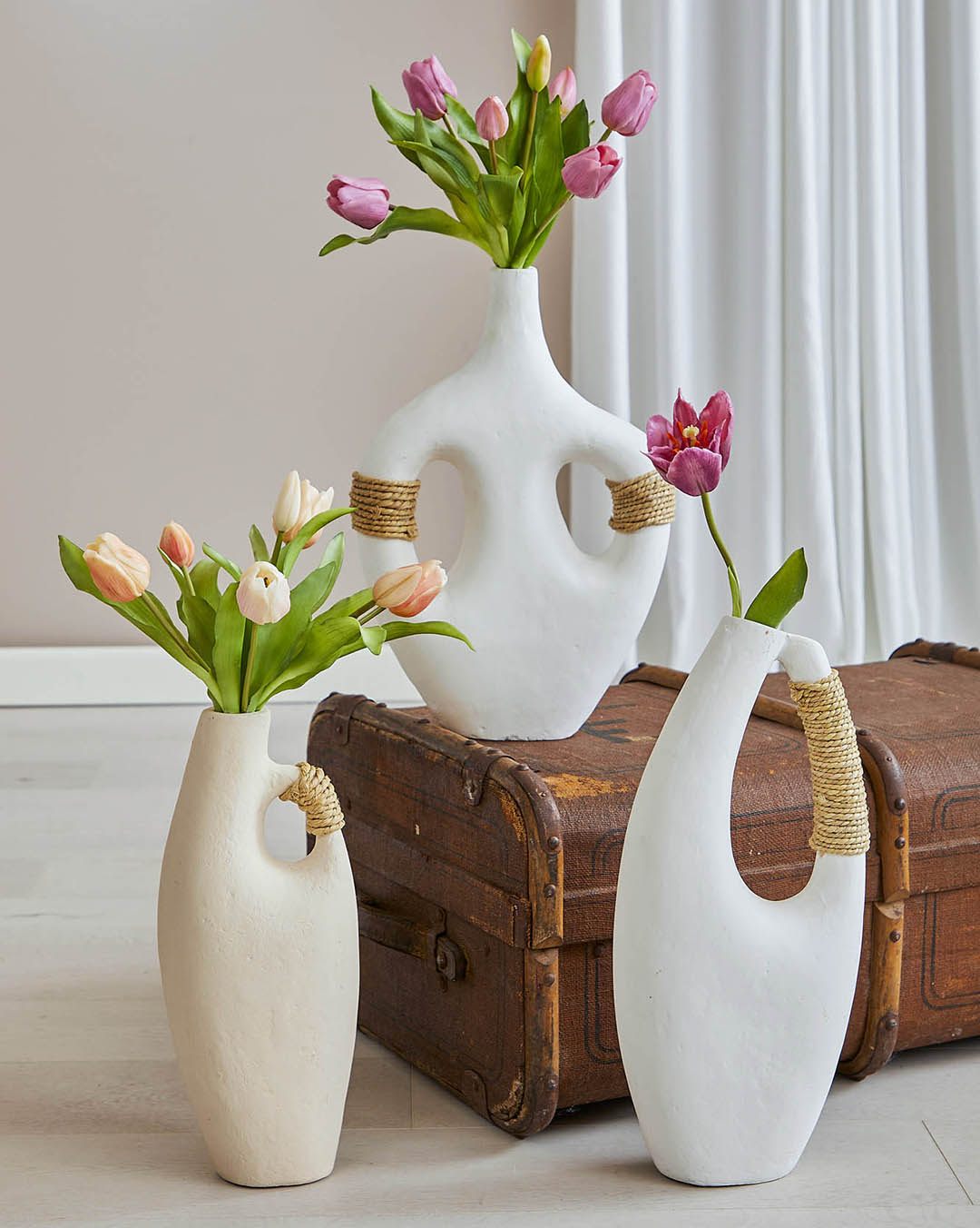 Giv dit hjem et roligt og naturligt udtryk med vores dekorative papmachévaser. De er perfekte til kunstige blomster og planter, så du kan nyde den hyggelige stemning hver dag uden at tænke på vanding.😊

✨ 25% rabat på alle vaser
⏳ Kun til og med fredag den 31/7
Shop dine favoritter via linket i bio💫

#brondsholm #papmache #vase #vaser #kunstigeblomster #kunstigegrene #boliginspiration #nordiskindretning #interiør #hyggehjem #boligstyling #homedecor #interiorlovers #scandinavianhome #boligdrømme