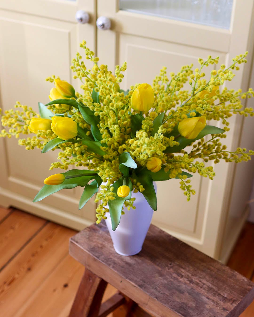 Glædelig påske! 🐣🌸
Vi ønsker alle vores følgere en rigtig skøn påske fyldt med hygge, smil og måske et par påskeæg undervejs . Må dagene være lyse, afslappende og fulde af gode stunder med dem, I holder af. 🐰💛

#brøndsholm #påske #påskepynt #påskehygge #tulipaner #tulipanbuket #kunstigetulipaner