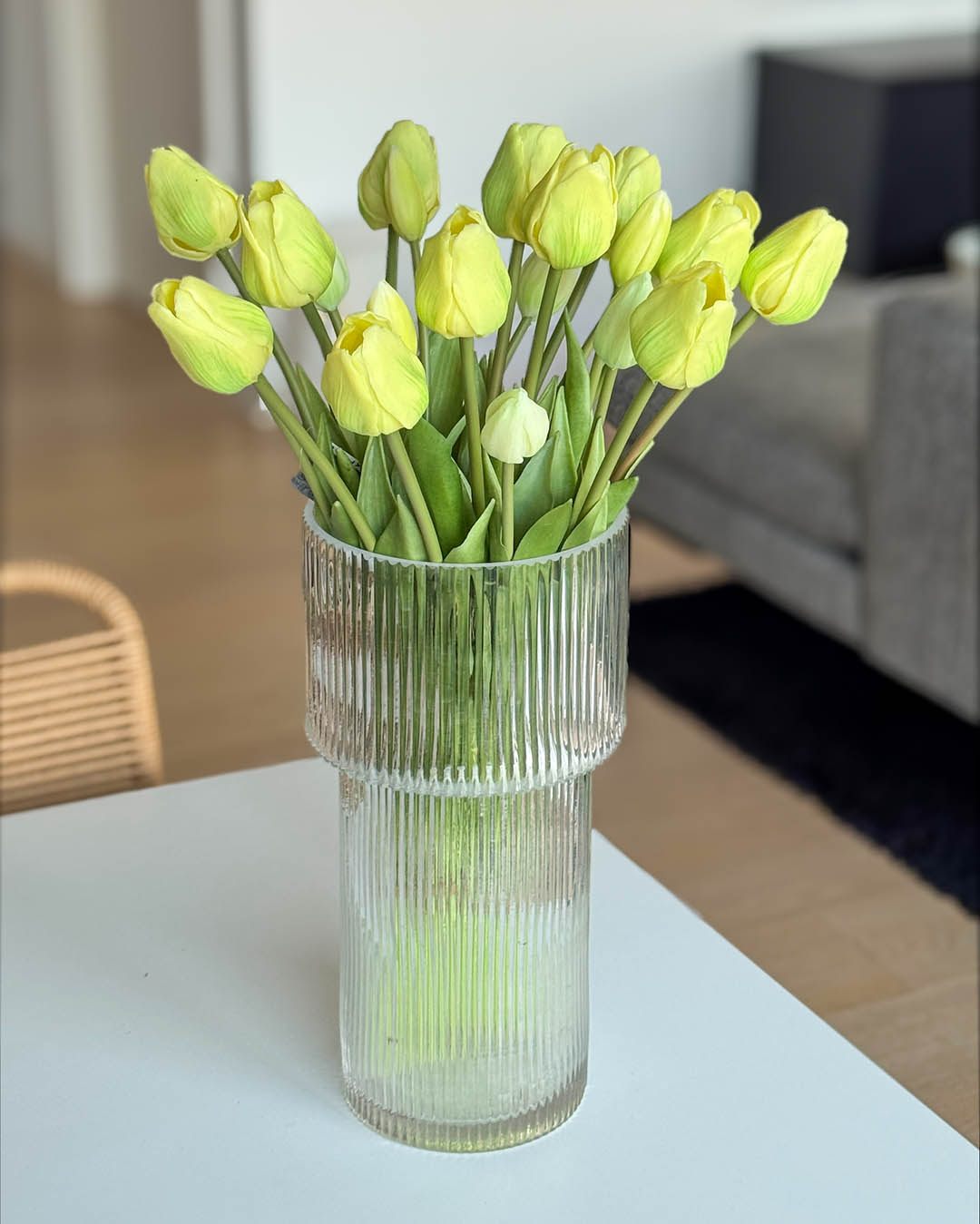 De fineste tulipaner i en blød lysegrøn nuance 🌷
En buket, der giver et roligt og friskt udtryk. De naturtro detaljer og den bløde real touch-overflade gør, at man lige må kigge en ekstra gang. Stil den i din yndlingsvase og lad den skabe en stille stemning i rummet 💚

#brøndsholm #tulipanbuket #kunstigeblomster #naturtrotulipaner #evighedsblomster #grønneblomster