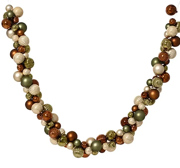 Julekugle guirlande af plast i brune, grønne og champagne farvet