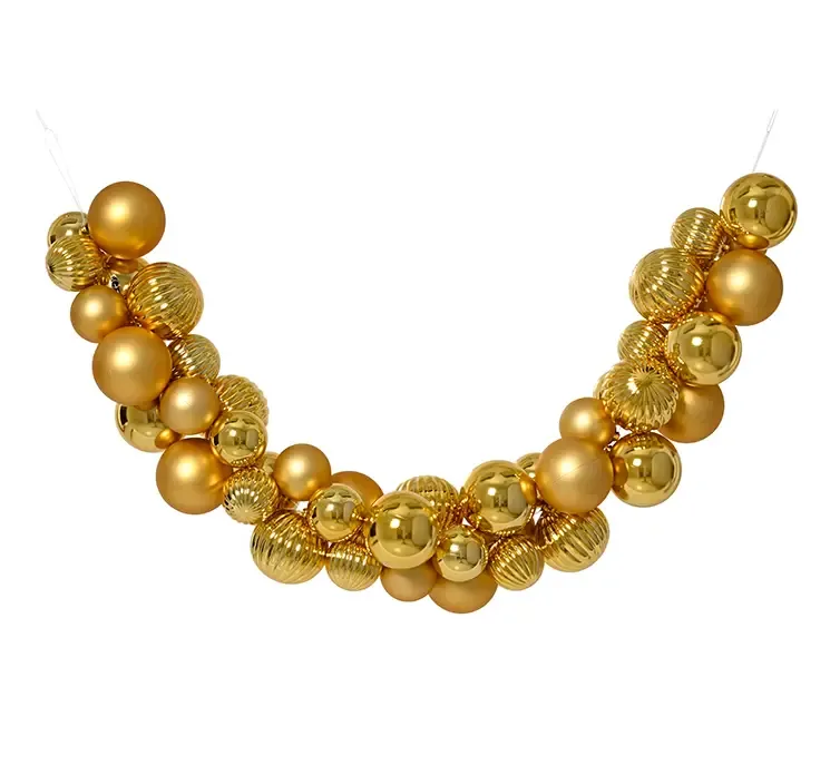 Julekugle guirlande af plast med guldfarvede julekugler