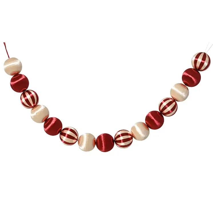 Julekugle guirlande af plast med julekugler i røde og hvide farver