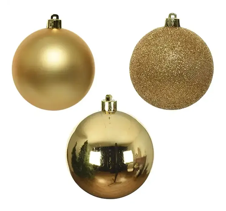 julekugler af plast i guldfarvet, mat, blank og med glimmer closeup