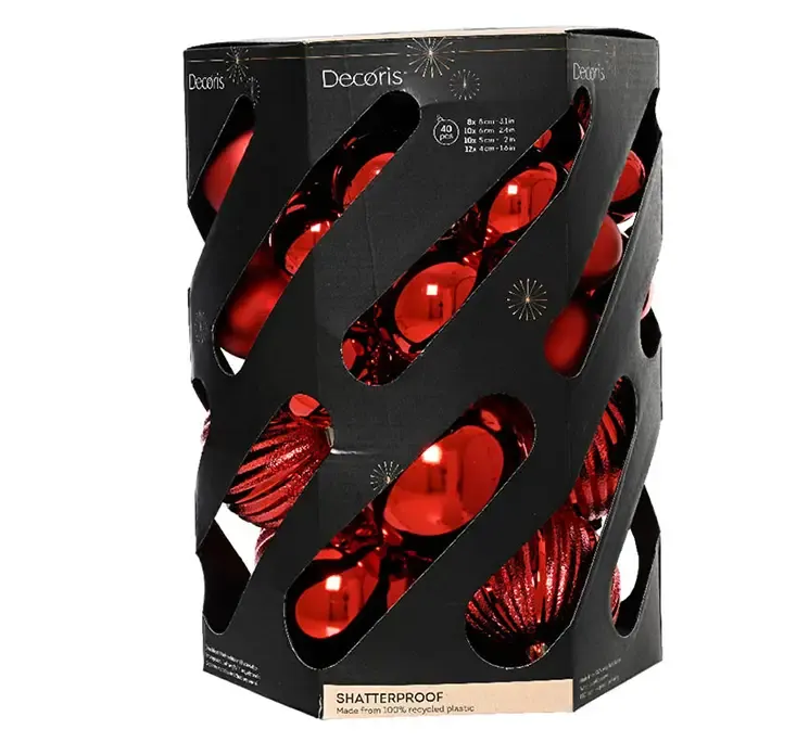 Julekugler af genbrugsplast i rød