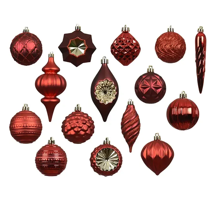 Julekugle mix af plast i rød med kugler i forskellige udformninger closeup