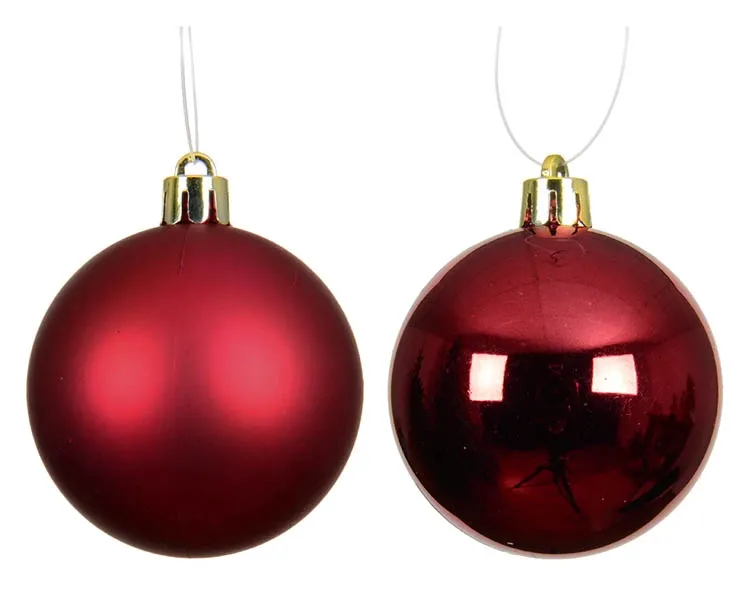 Julekugler i plast bordeaux farvet, matte og blanke closeup