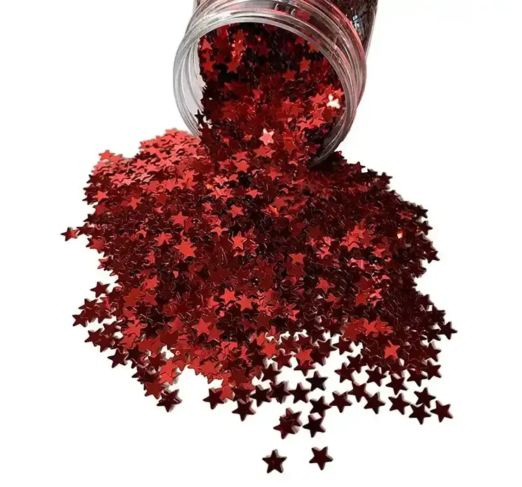 Konfetti stjernedrys af plast i rød closeup