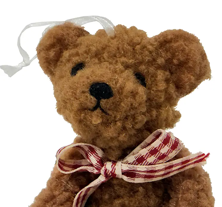 Bamse også kaldet teddybear med sløjfe af plys i mørke brun julepynt med ophæng closeup